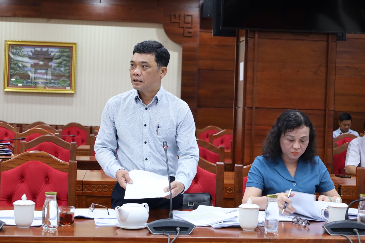 Quang cảnh cuộc họp quản lý công sản-7llT8yco.jpg